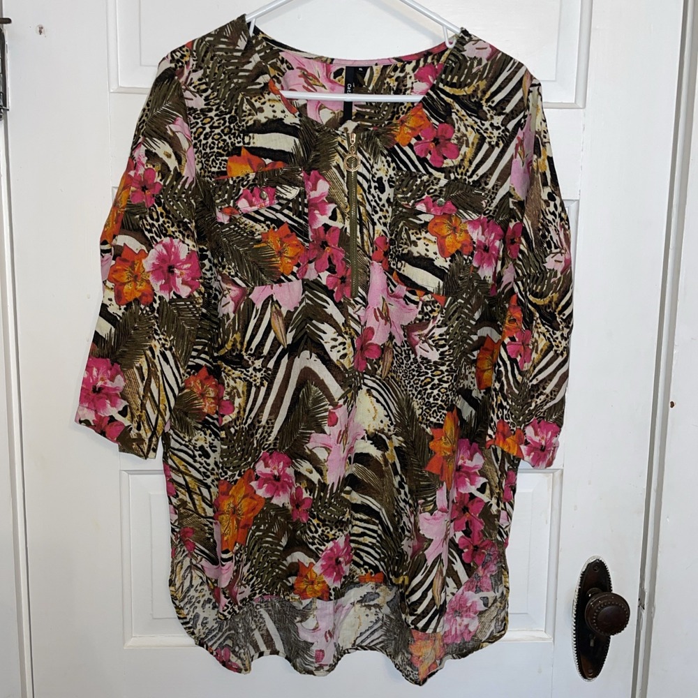 Cathy 1/4 Zip Linen Jungle‎ Safari Print XL Top, Gold Metal Details